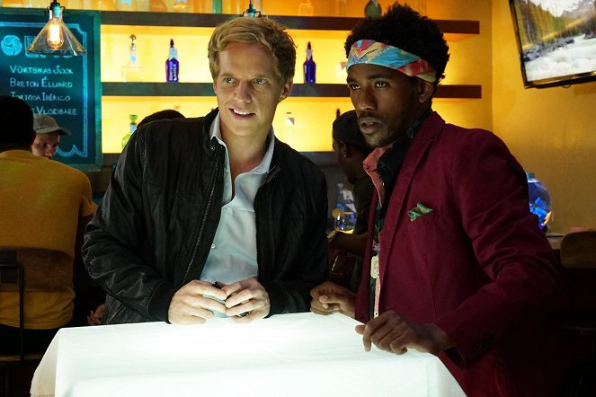 You're the Worst - Season 2 - Side Bitch - Photos - Chris Geere