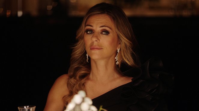 The Royals - Season 4 - My News Shall Be the Fruit to That Great Feast - Photos - Elizabeth Hurley