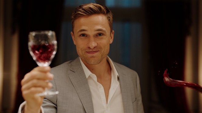 The Royals - My News Shall Be the Fruit to That Great Feast - Van film - William Moseley
