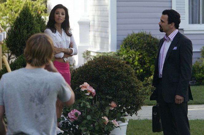 Desperate Housewives - Season 1 - Pilot - Photos - Eva Longoria, Ricardo Chavira