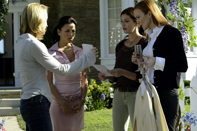 Desperate Housewives - Season 1 - Pilot - Photos - Eva Longoria, Teri Hatcher, Marcia Cross