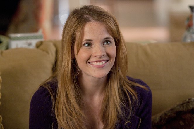 Switched at Birth - Season 1 - This Is Not a Pipe - Photos - Katie Leclerc