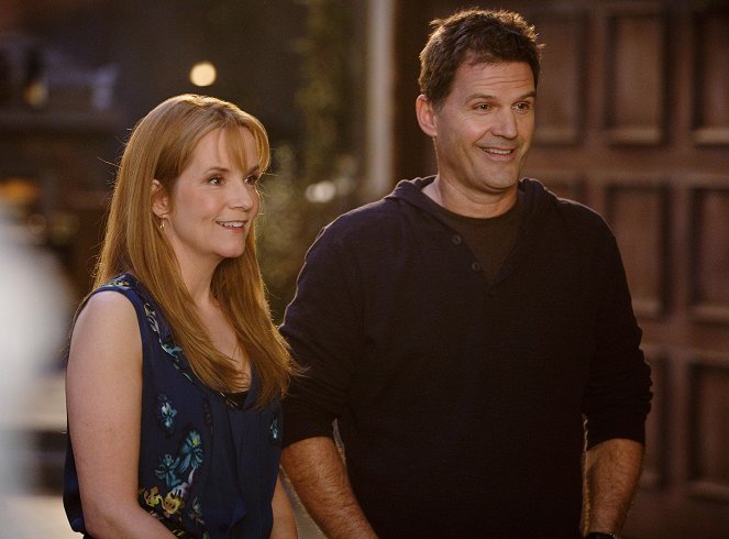 Switched at Birth - American Gothic - Photos - Lea Thompson, D. W. Moffett
