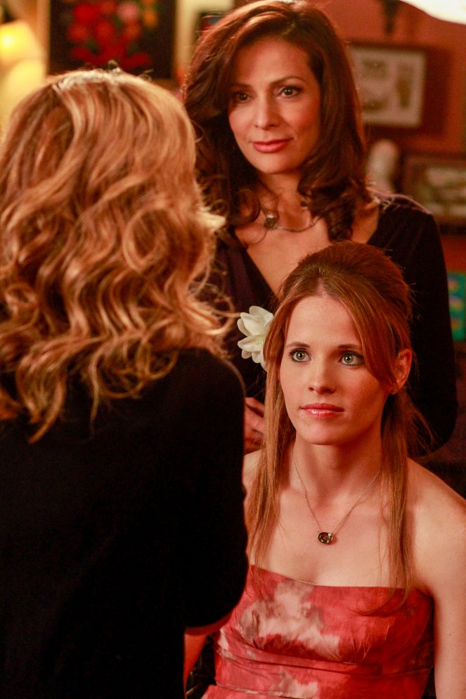 Switched at Birth - Dance Amongst Daggers - Z filmu - Constance Marie, Katie Leclerc