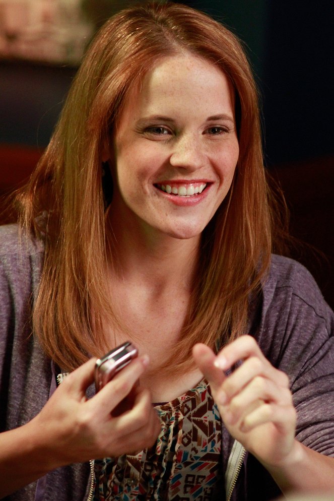 Switched at Birth - Dogs Playing Poker - Do filme - Katie Leclerc