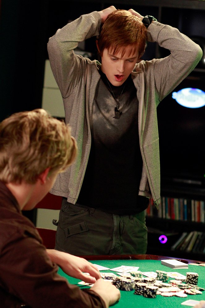 Switched at Birth - Dogs Playing Poker - Do filme - Lucas Grabeel