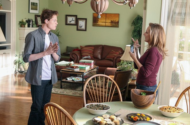 Switched at Birth - The Tempest - Van film - Sean Berdy, Marlee Matlin