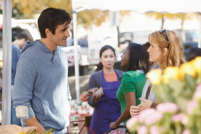 Switched at Birth - Expulsion from the Garden of Eden - Van film - Gilles Marini, Lea Thompson