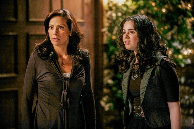 Switched at Birth - Expulsion from the Garden of Eden - Van film - Constance Marie, Vanessa Marano