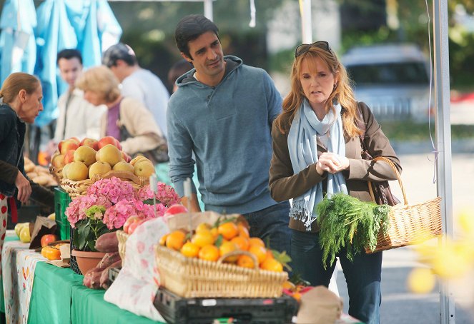 Switched at Birth - Expulsion from the Garden of Eden - Van film - Gilles Marini, Lea Thompson