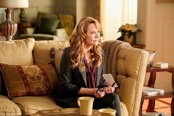 Switched at Birth - Season 1 - Game On - Filmfotos - Lea Thompson