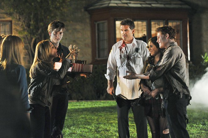 Switched at Birth - The Sleep of Reason Produces Monsters - Photos - Marlee Matlin, D. W. Moffett, Vanessa Marano, Lucas Grabeel