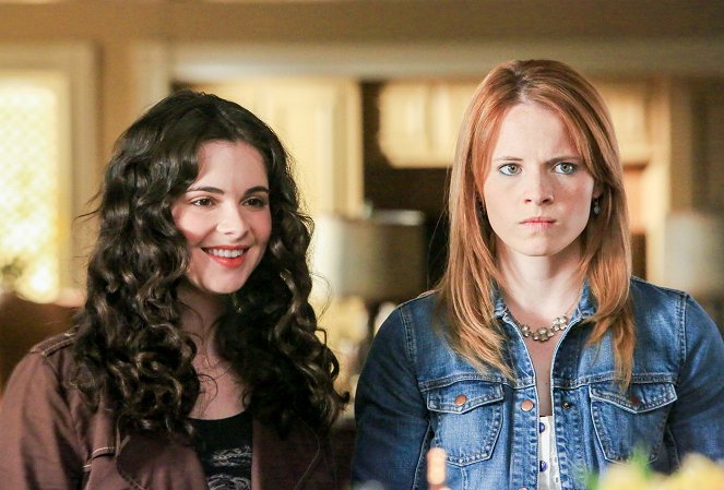 Switched at Birth - The Intruder - Photos - Vanessa Marano, Katie Leclerc
