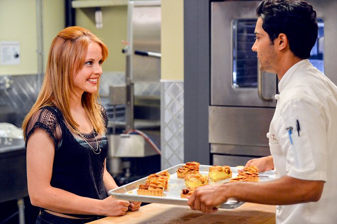 Switched at Birth - Season 1 - The Shock of Being Seen - Photos - Katie Leclerc, Manish Dayal