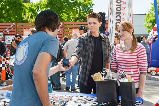 Switched at Birth - Tree of Forgiveness - Film - Sean Berdy, Katie Leclerc