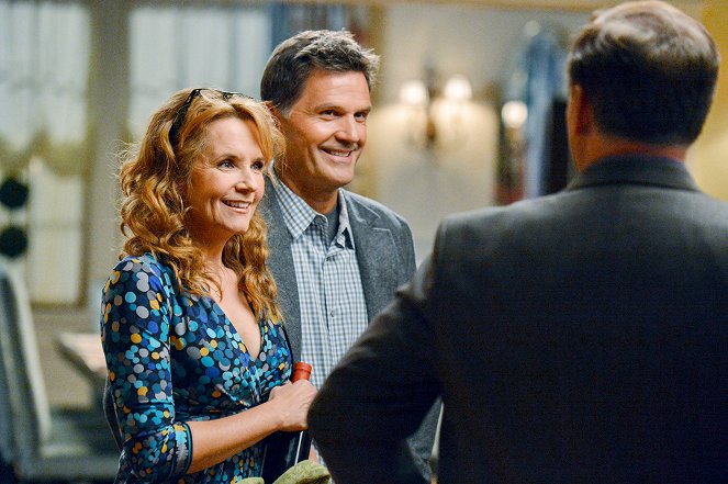 Switched at Birth - We Are the Kraken of Our Own Sinking Ships - Photos - Lea Thompson, D. W. Moffett