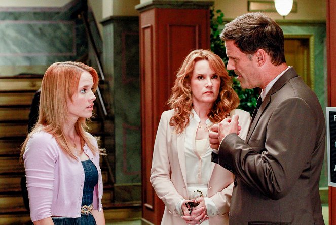 Switched at Birth - The Trial - Photos - Katie Leclerc, Lea Thompson, D. W. Moffett