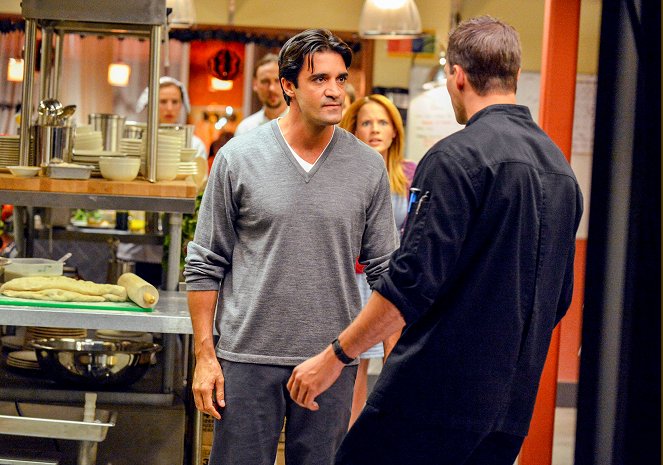 Switched at Birth - Street Noises Invade the House - Photos - Gilles Marini