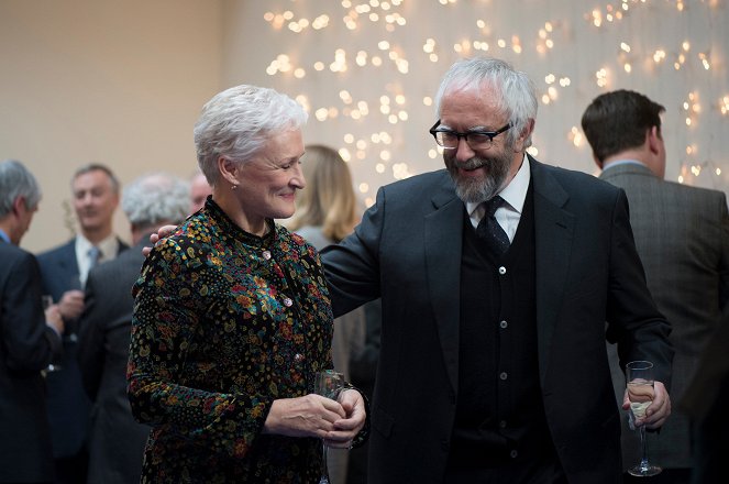 Die Frau des Nobelpreisträgers - Filmfotos - Glenn Close, Jonathan Pryce