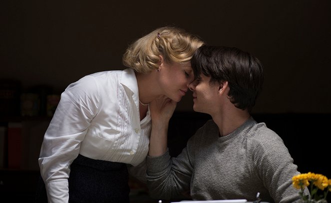 The Wife - Photos - Annie Starke, Harry Lloyd