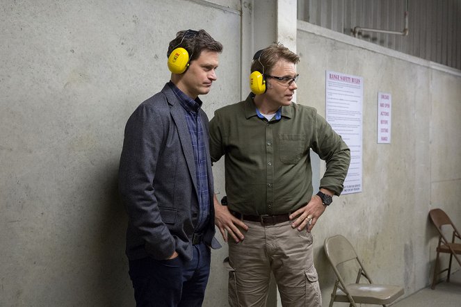 13 Reasons Why - The Smile at the End of the Dock - Photos - Tom Everett Scott, Mark Pellegrino