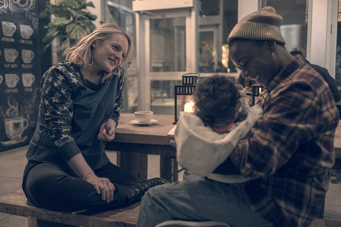 Opowieść podręcznej - After - Z filmu - Elisabeth Moss, Samira Wiley