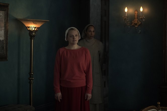 The Handmaid's Tale : La servante écarlate - L'Après - Film - Elisabeth Moss, Amanda Brugel