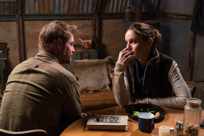 Colony - Photos - Sarah Wayne Callies