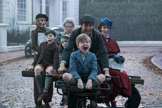 Mary Poppins se vrací - Z filmu - Emily Mortimer, Nathanael Saleh, Pixie Davies, Julie Walters, Joel Dawson, Lin-Manuel Miranda, Emily Blunt