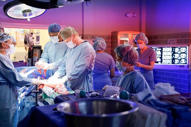 Chirurdzy - Pokój, w którym się to dzieje - Z filmu - James Pickens Jr., Kevin McKidd