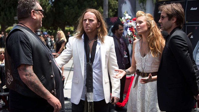 Californication - Season 6 - Dead Rock Stars - Photos - Tim Minchin, Maggie Grace, David Duchovny