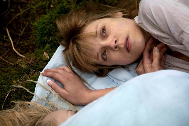 Other Side of Sleep, The - Filmfotók - Antonia Campbell-Hughes