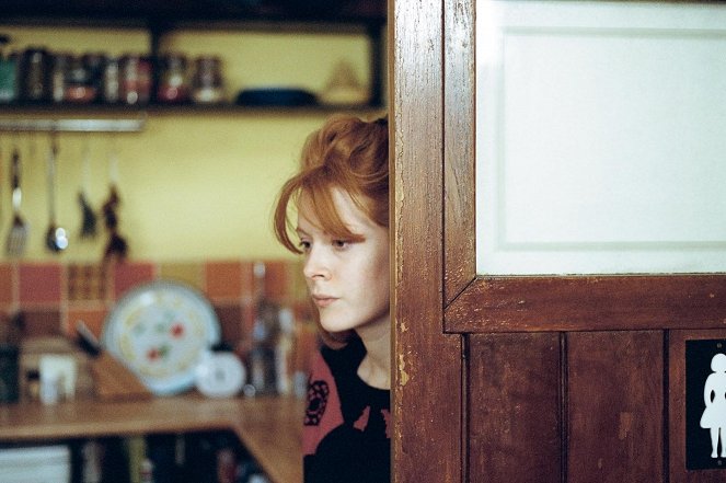 Daphne - Filmfotos - Emily Beecham