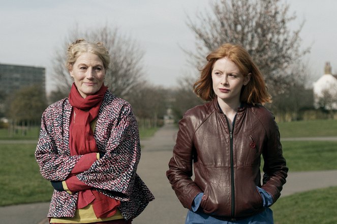 Daphne - Z filmu - Geraldine James, Emily Beecham