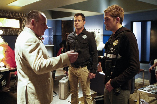 CSI: Kryminalne zagadki Las Vegas - Season 10 - Śmiertelny żart - Z filmu - Paul Guilfoyle, George Eads, Eric Szmanda
