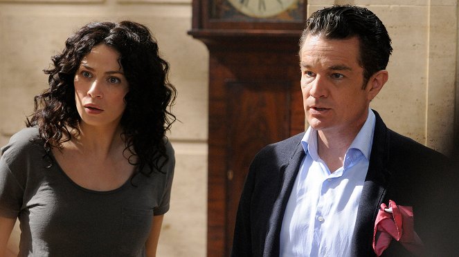 Warehouse 13 - Season 4 - The Living and the Dead - Photos - Joanne Kelly, James Marsters