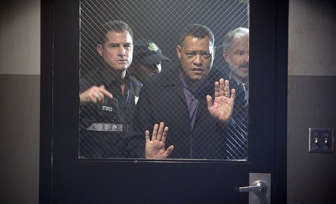Les Experts - Season 10 - L'Homme invisible - Film - George Eads, Laurence Fishburne