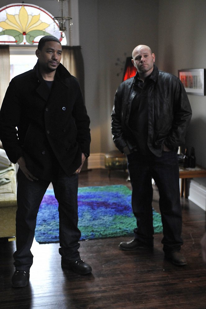 Breakout Kings - Season 1 - Pilot - Photos - Laz Alonso, Domenick Lombardozzi