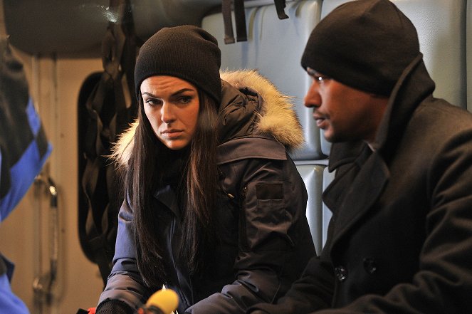 Breakout Kings - Collected - Photos - Serinda Swan, Laz Alonso