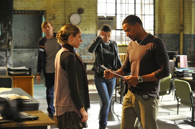 Breakout Kings - Out of the Mouths of Babes - Van film - Brooke Nevin, Laz Alonso