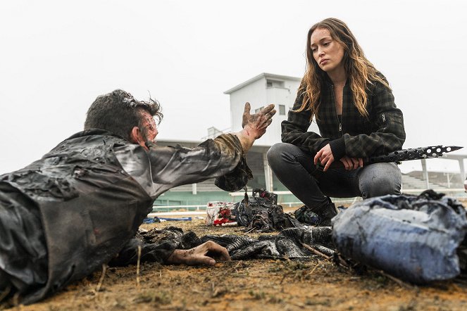 Fear the Walking Dead - The Wrong Side of Where You Are Now - Van film - Alycia Debnam-Carey