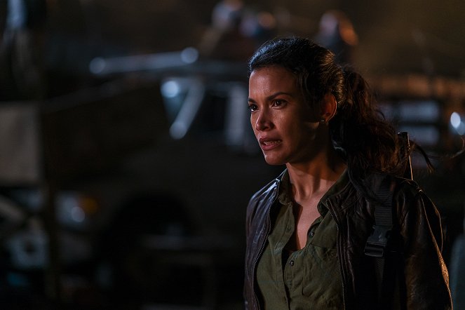 Fear the Walking Dead - The Wrong Side of Where You Are Now - Photos - Danay Garcia