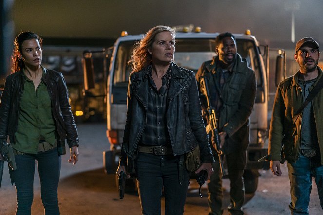 Fear the Walking Dead - Zawsze po niewłaściwej stronie - Z filmu - Danay Garcia, Kim Dickens, Colman Domingo, Sebastian Sozzi