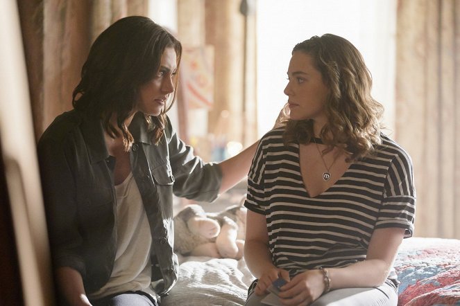 The Originals - Season 5 - Where You Left Your Heart - Photos - Phoebe Tonkin, Danielle Rose Russell
