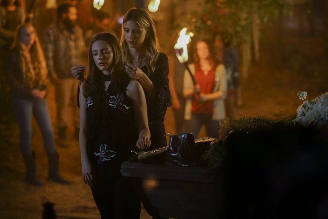 The Originals - Season 5 - God's Gonna Trouble the Water - Photos - Danielle Rose Russell, Riley Voelkel