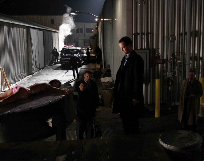CSI: NY - Season 2 - Trapped - Photos - Gary Sinise