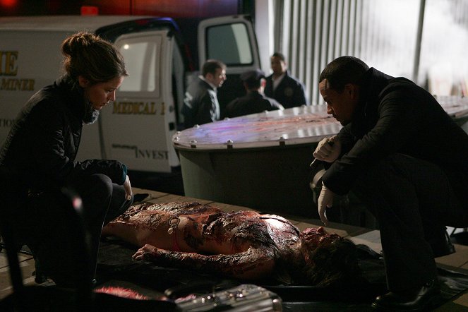 CSI: NY - Season 2 - Trapped - Photos - Anna Belknap, Hillary Harper