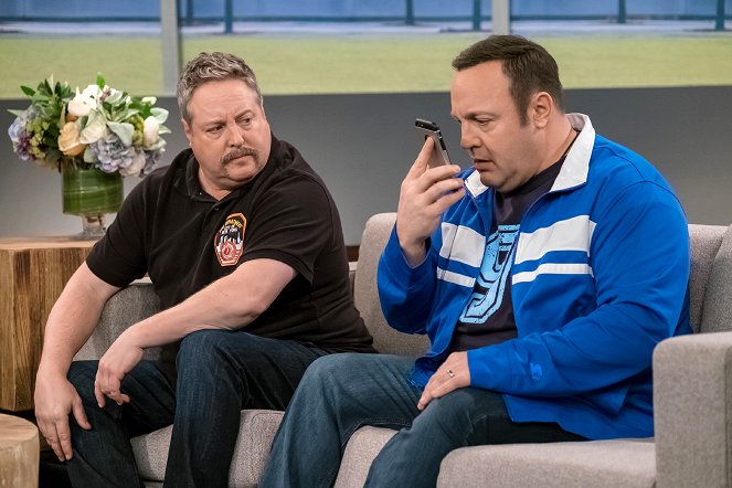 Kevin Can Wait - Choke Doubt - Photos - Gary Valentine, Kevin James