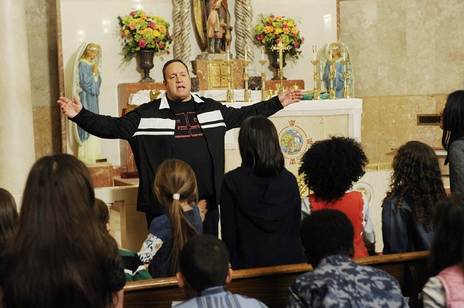 Kevin Can Wait - Unholy War - Photos - Kevin James