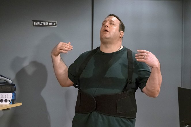 Kevin Can Wait - Showroom Showdown - Photos - Kevin James